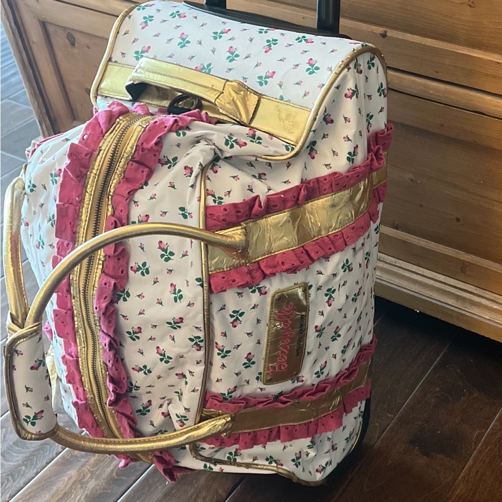 Rare Vintage Betsey Johnson White with Pink Rosebuds Ruffled Travel Roller Bag - Picture 7 of 15